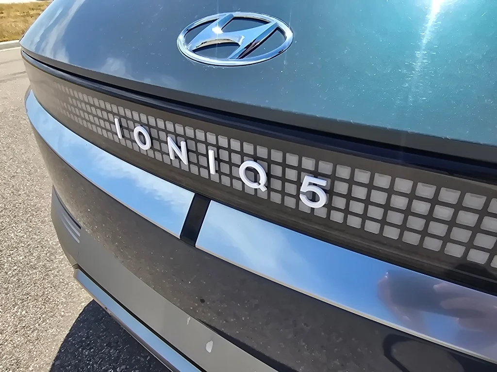 Used 2023 Digital Teal Hyundai Limited image 11