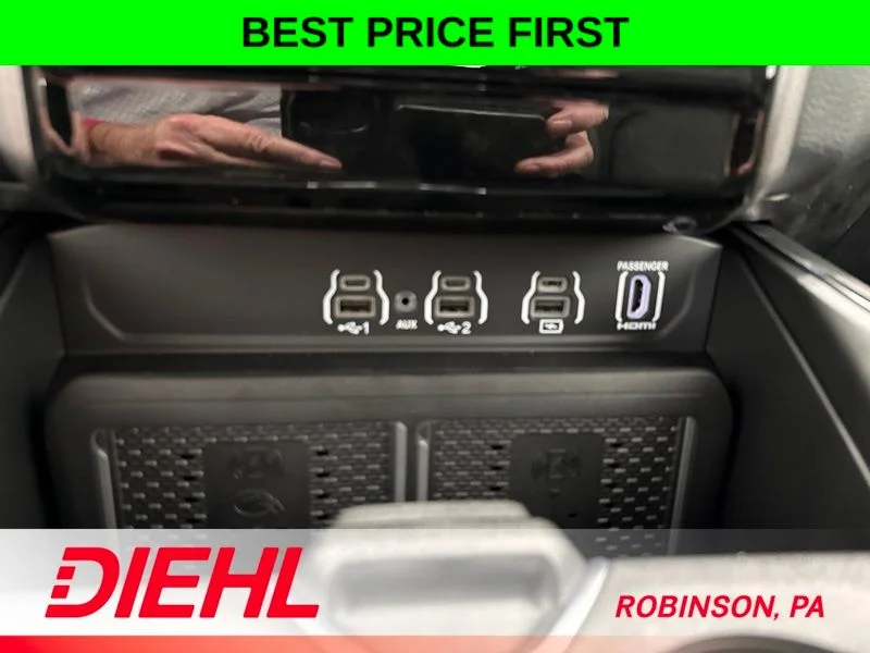 New 2026 Bright White Clear-Coat Exterior Paint RAM Laramie image 32