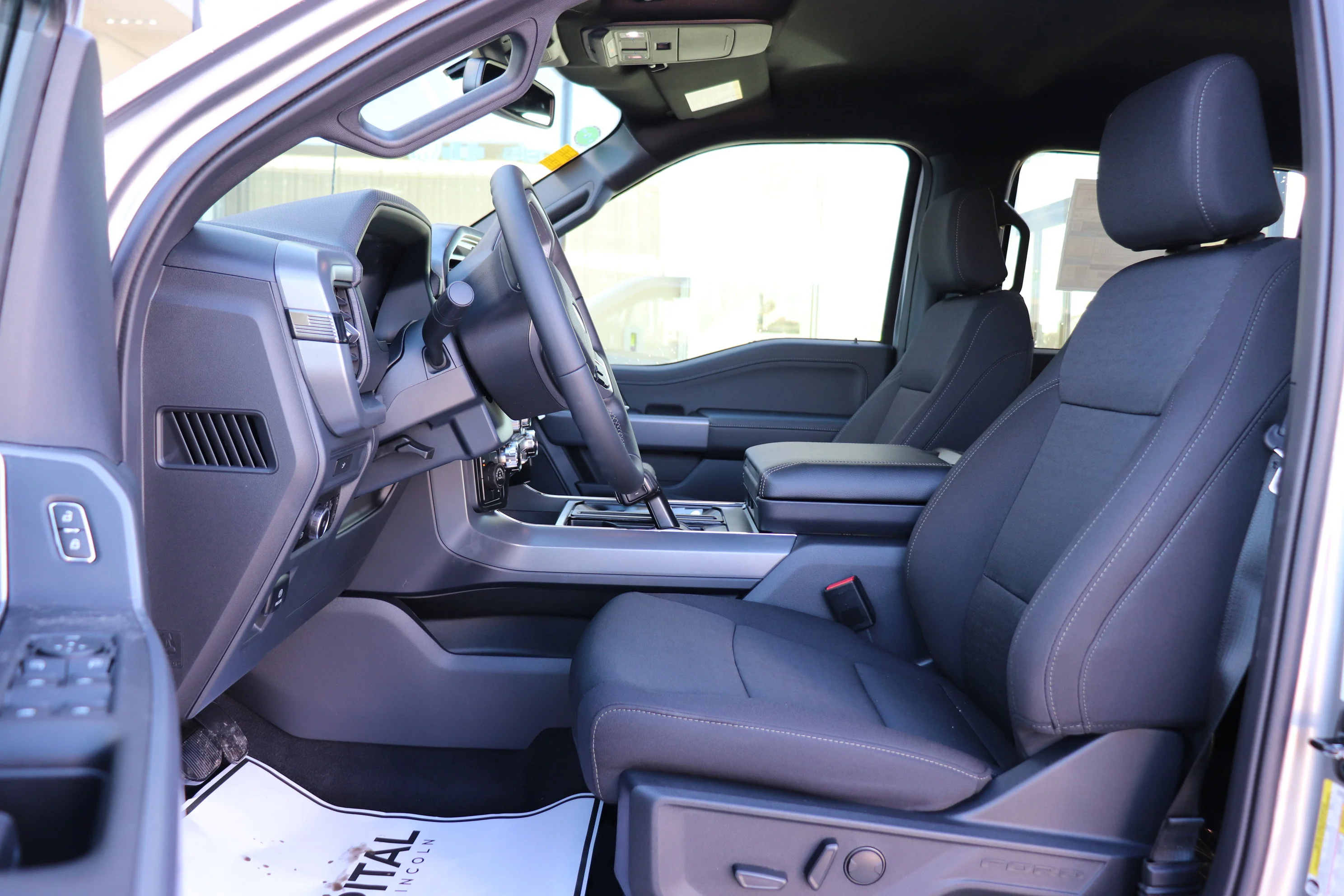 New 2026 ICONIC SILVER METALLIC Ford XLT image 6