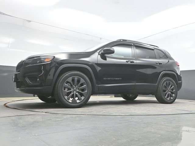 Used 2021 Black Jeep Latitude Lux image 27