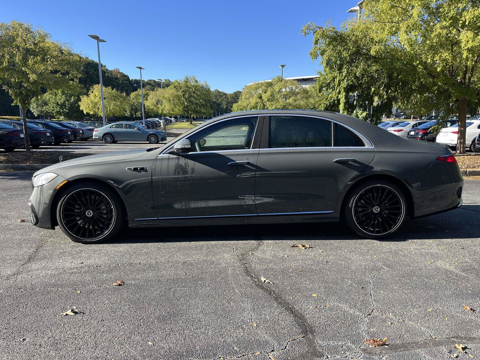 New 2027 MANUFAKTUR Silicon Grey Mercedes-Benz S 580 4MATIC® Sedan image 13