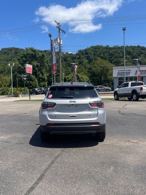 Used 2024 Silver Jeep Limited image 5