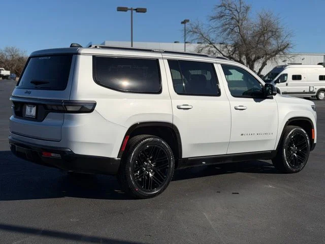 New 2026 Silver-Zynith Exterior Paint Jeep Limited Reserve image 7