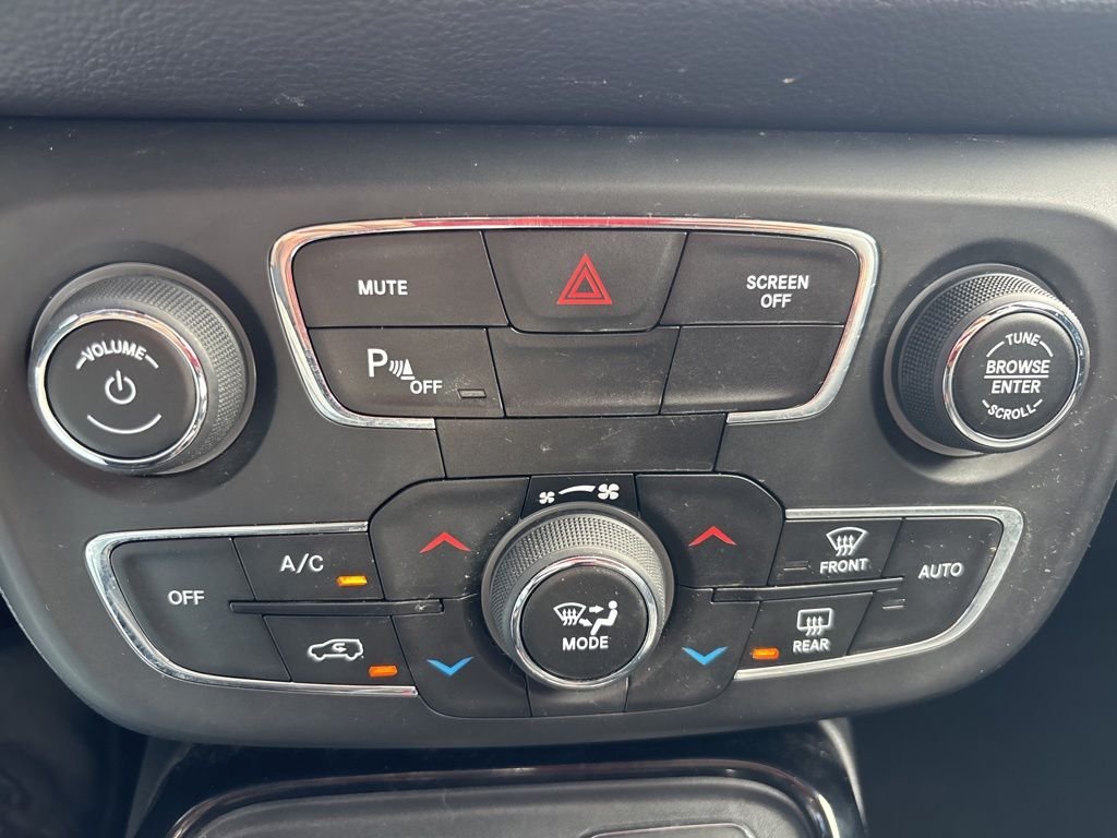 Used 2017 Green Jeep Limited image 25