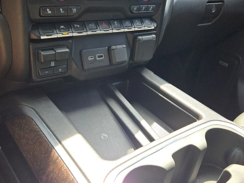 Used 2022 White GMC Denali image 28