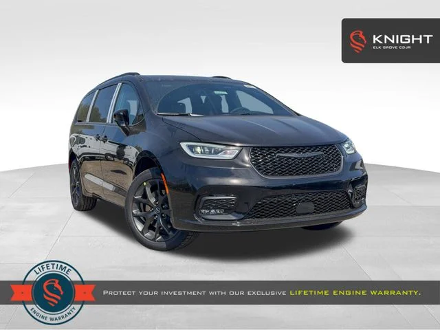 New 2026 Diamond Black Crystal Pearl-Coat Exterior Paint Chrysler Select image 1