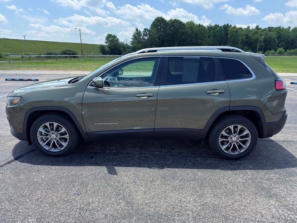 Used 2021 Green Jeep Latitude Lux image 19