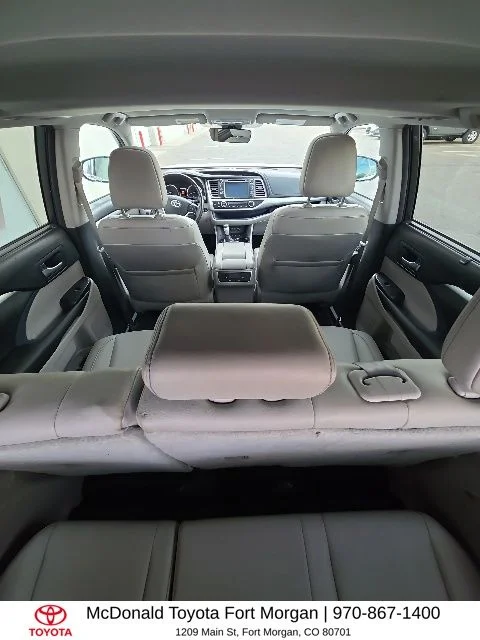 Used 2017 White Toyota XLE image 17