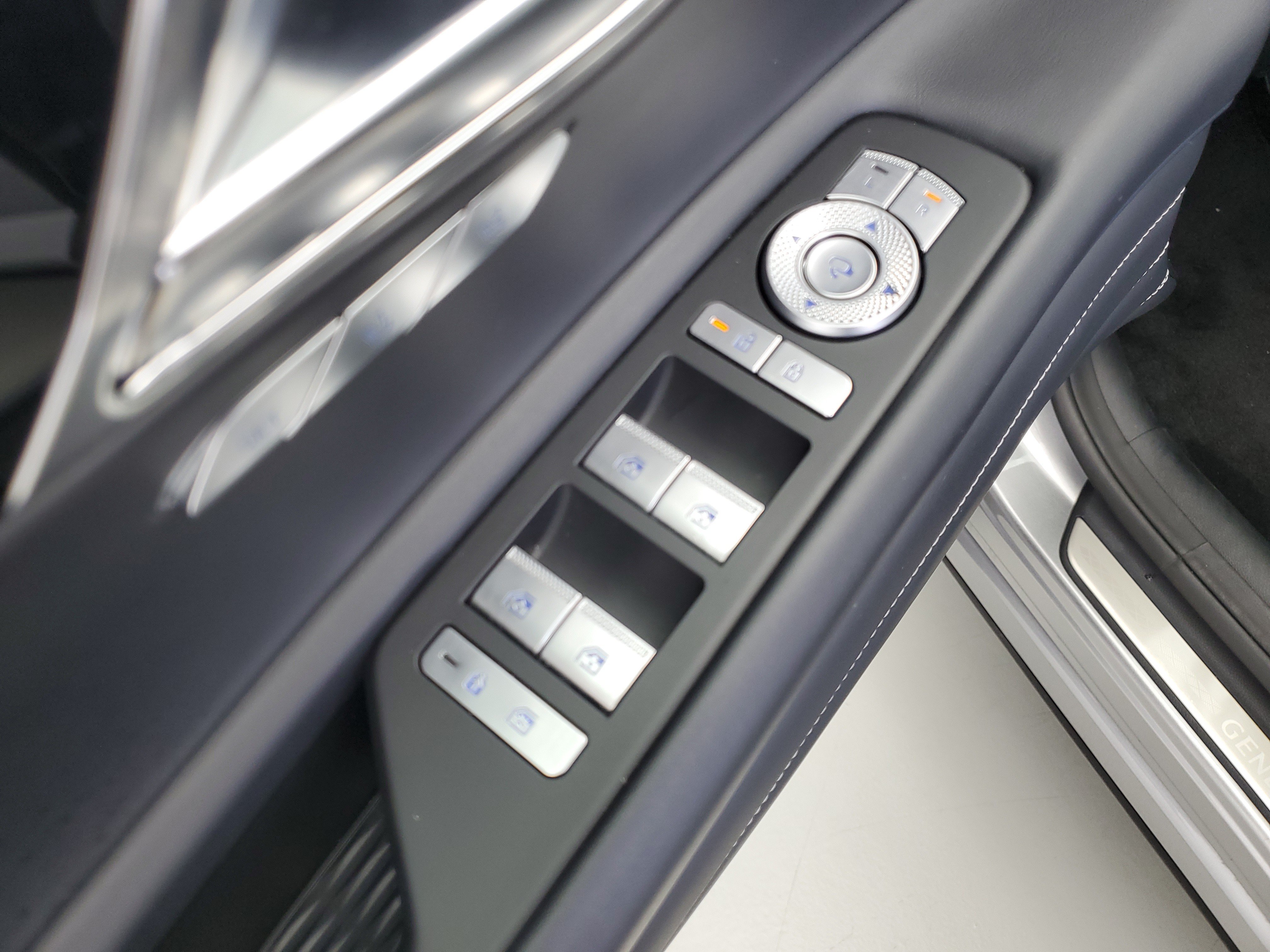 Used 2025 Savile Silver Genesis 2.5T image 22