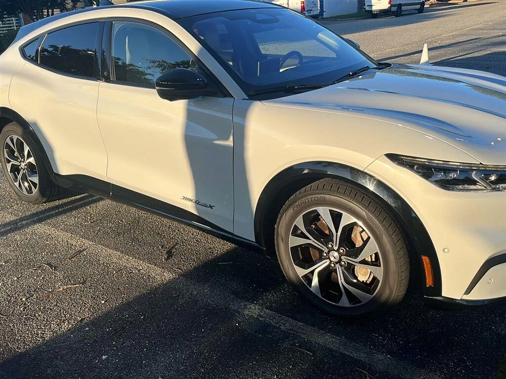 Used 2021 Space White Metallic Ford Premium image 5