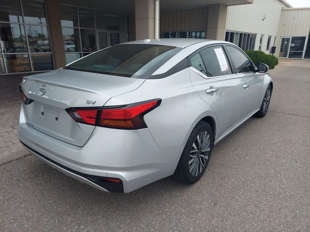 Used 2023 Silver Nissan 2.5 SV image 7