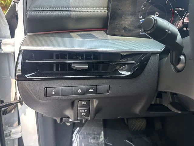 Used 2025 White Nissan SL image 26