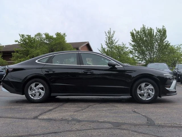 Used 2026 Black Hyundai SE image 8