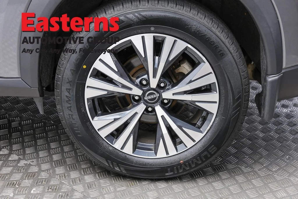 Used 2023 Gray Nissan SV image 8