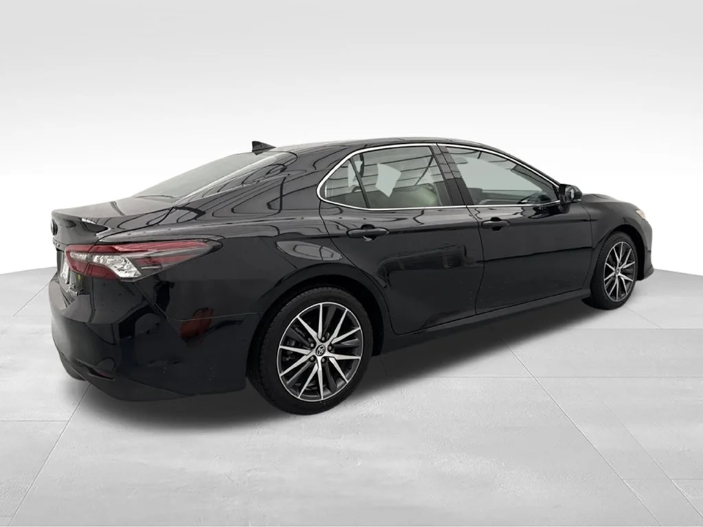 Used 2022 Midnight Black Metallic Toyota XLE image 11