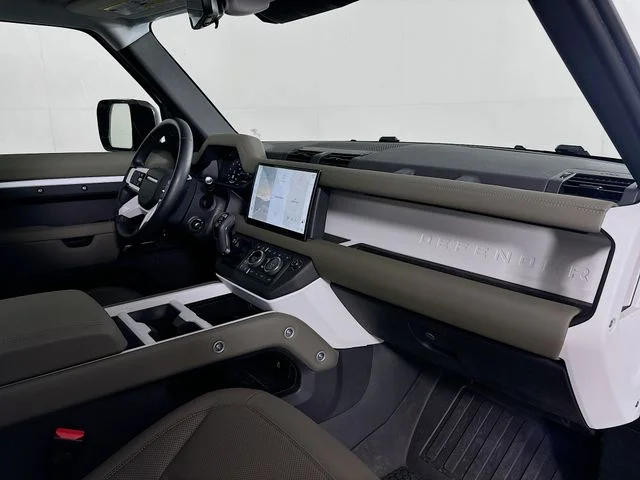 New 2025 White Land Rover S image 27