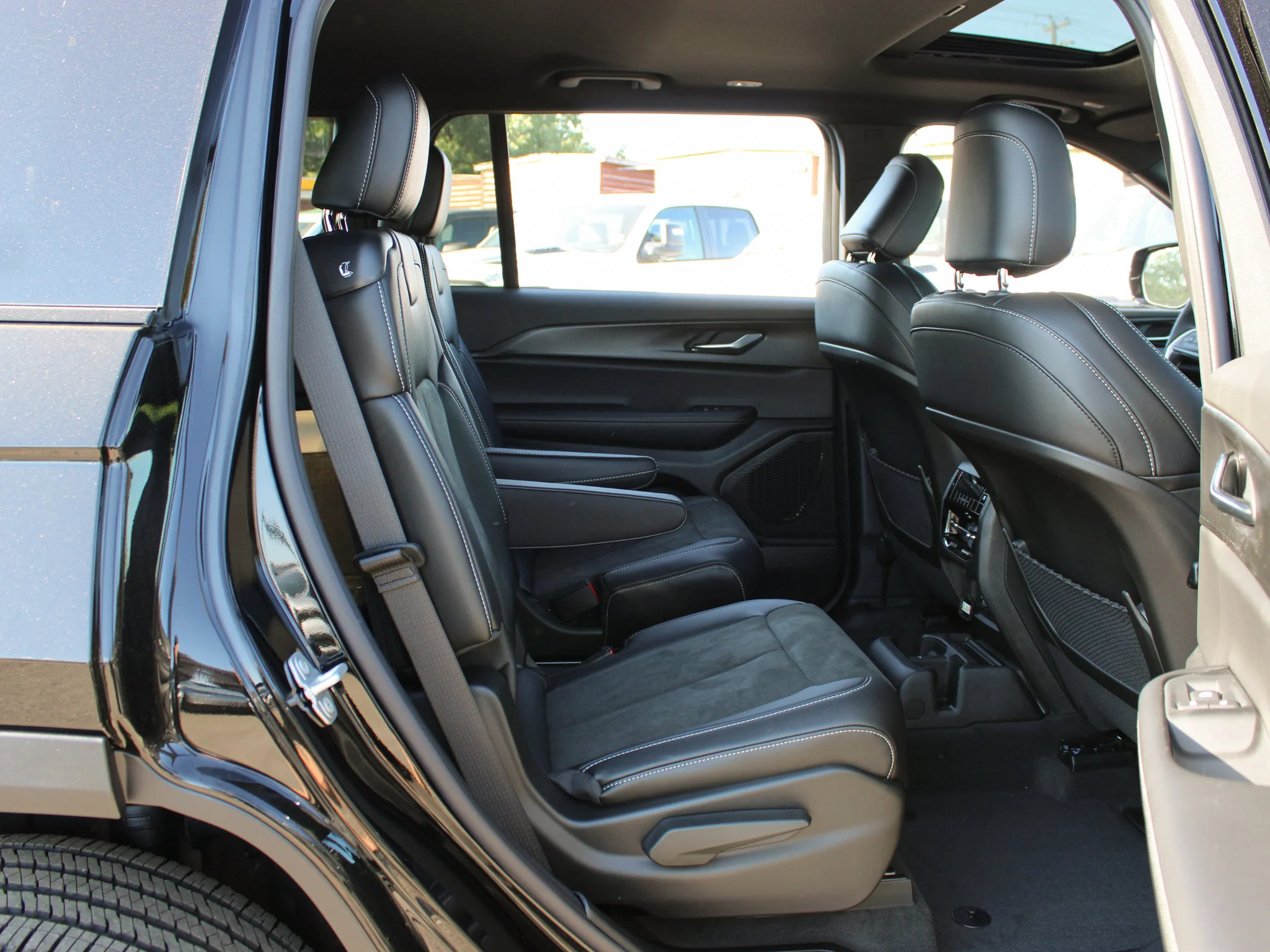 New 2025 Black Jeep Altitude* 4x4, Sunroof, Trailer Tow Package, Heated Leather image 10