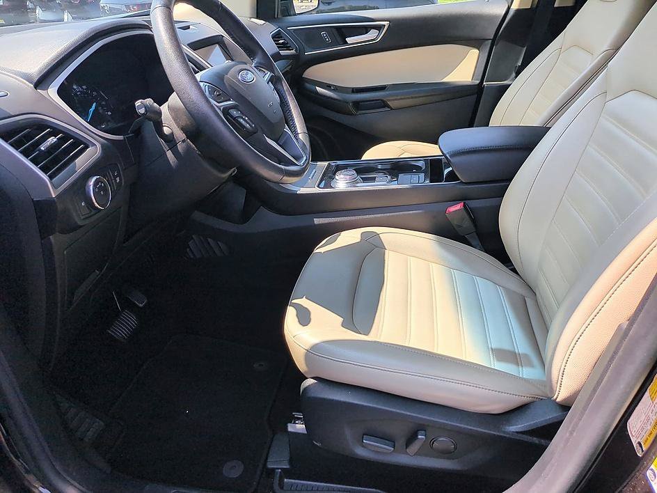 Used 2020 Black Ford SEL image 16