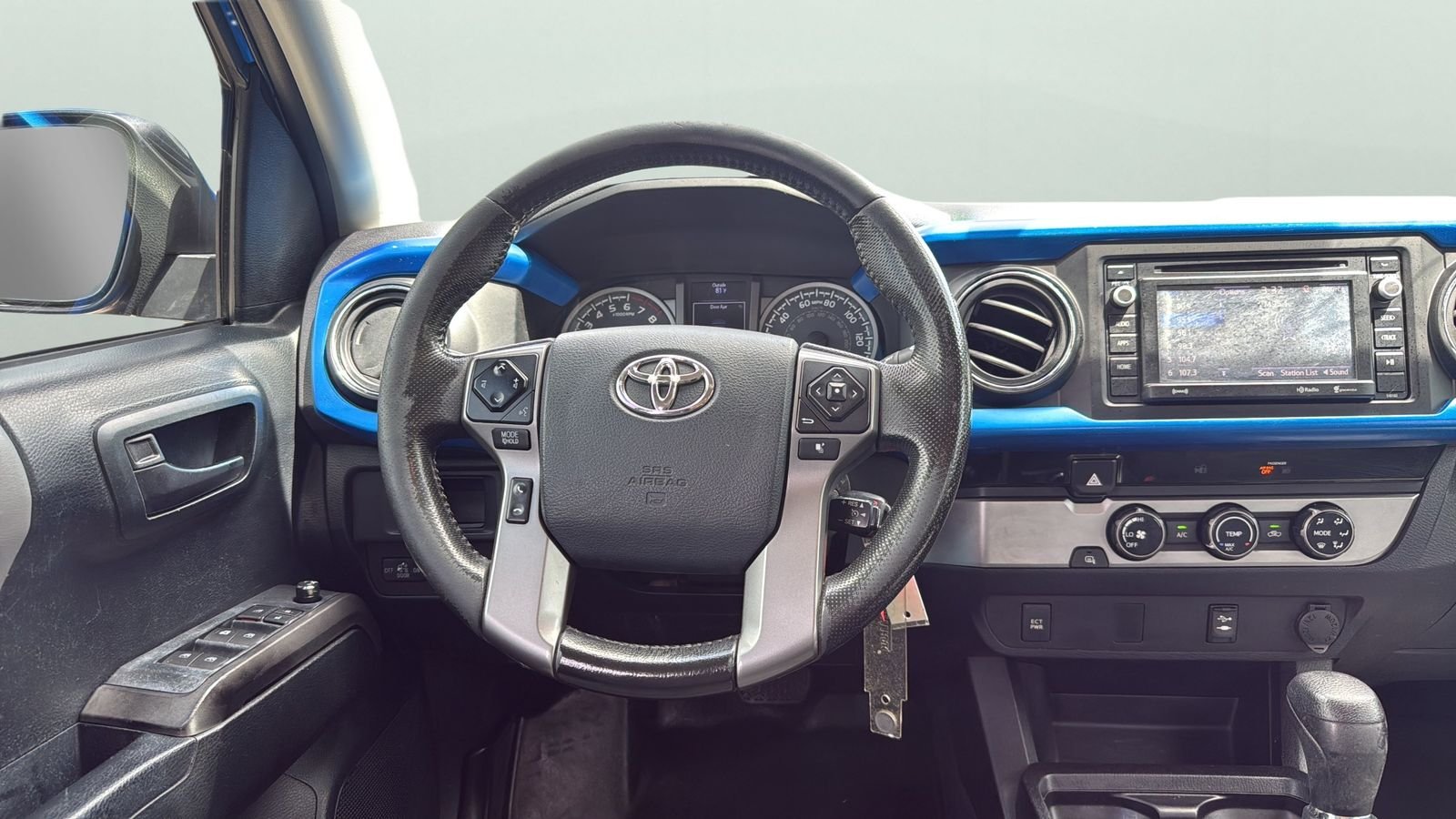 Used 2016 Blue Toyota SR5 image 12