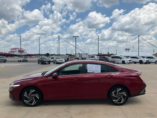 Used 2025 Red Hyundai Limited image 31