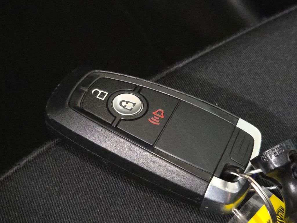 Used 2022 Silver Ford SEL image 36