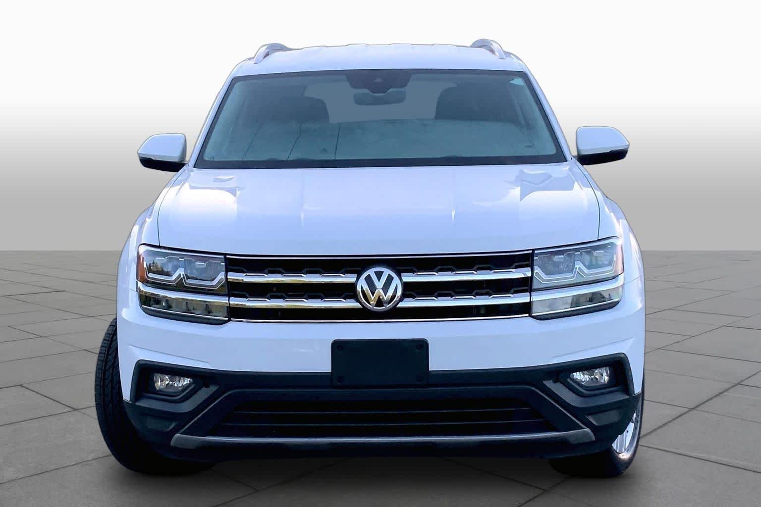Used 2019 Pure White Volkswagen 3.6L V6 SE w/Technology image 4