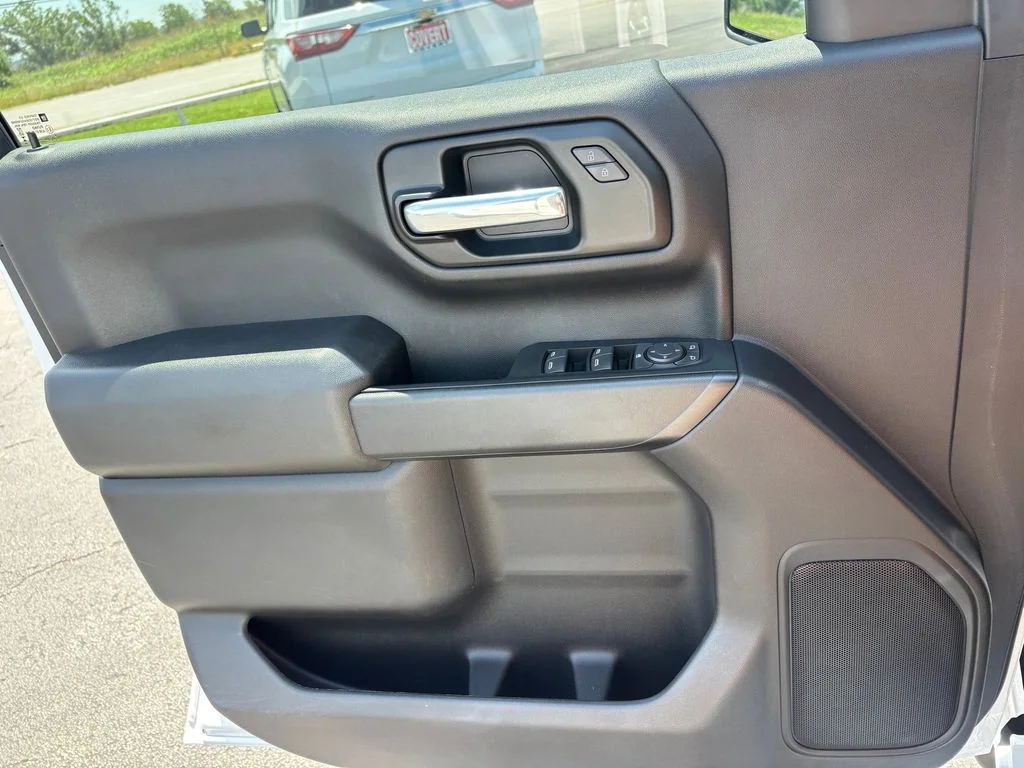 Used 2025 White Chevrolet Custom image 19