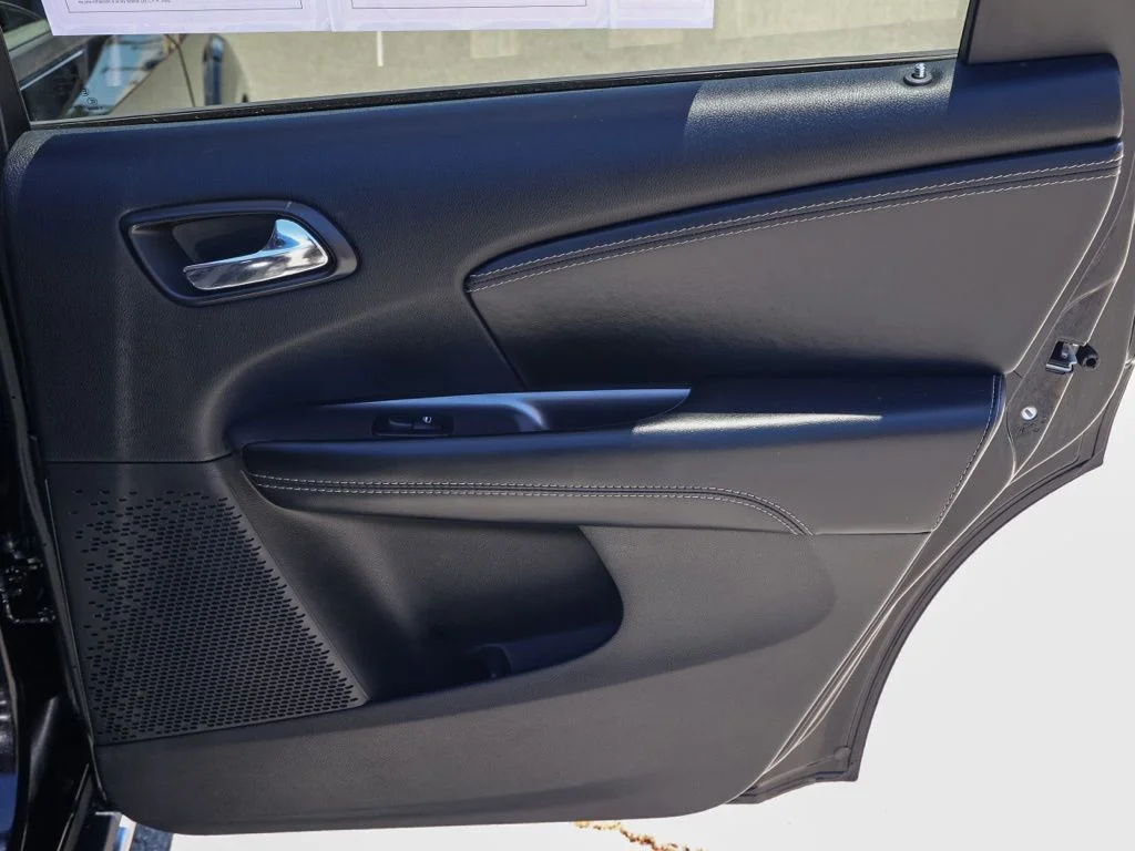 Used 2017 Black Dodge Crossroad image 18