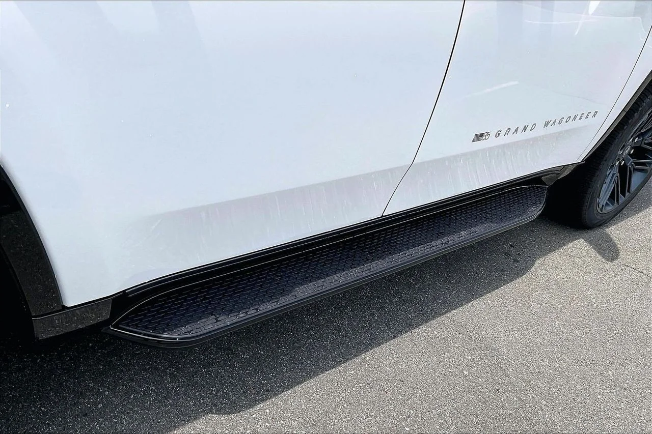 New 2026 Bright White Clear-Coat Exterior Paint Jeep  image 10