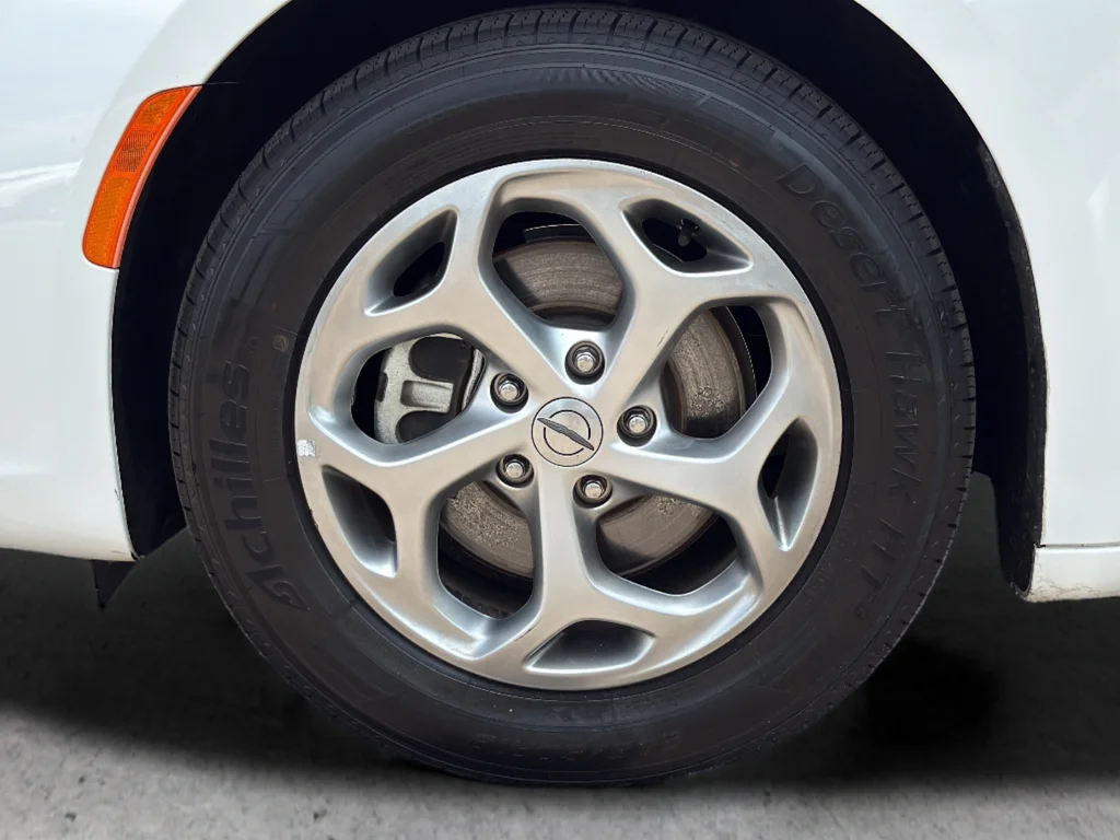 Used 2023 White Chrysler Limited image 35
