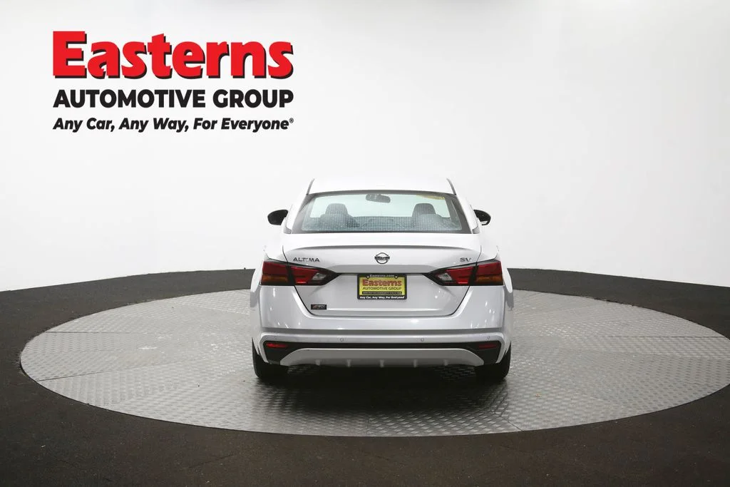 Used 2022 Silver Nissan 2.5 SV image 36