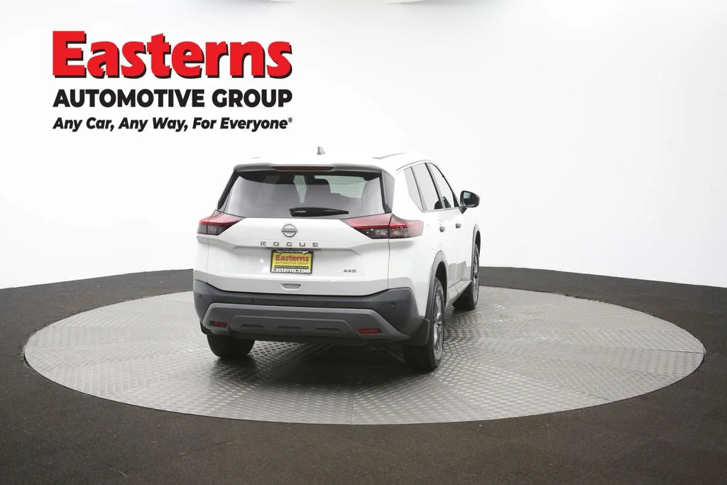 Used 2023 White Nissan S image 40