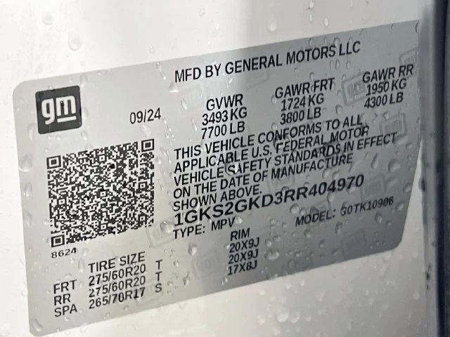 Used 2024 White GMC SLT image 30