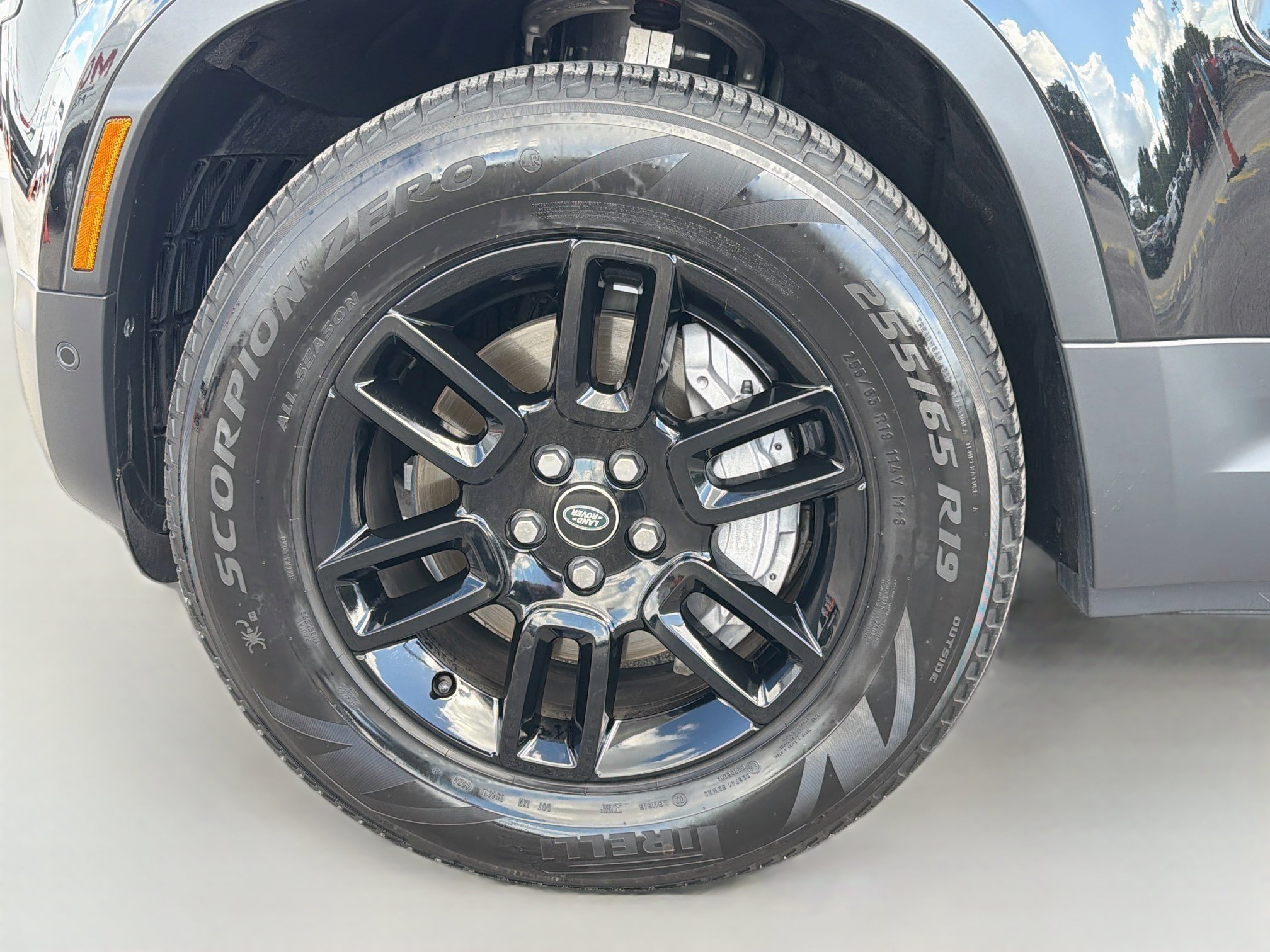 Certified Used 2025 Santorini Black Metallic Land Rover S image 42