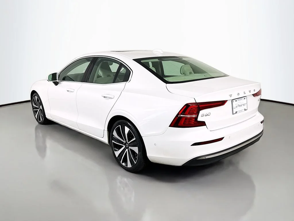 Used 2023 Crystal White Volvo Ultimate image 3