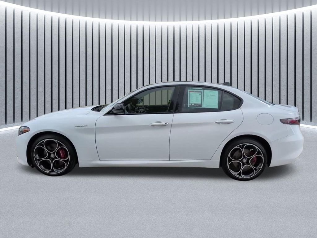 Used 2024 White Alfa Romeo Veloce image 17