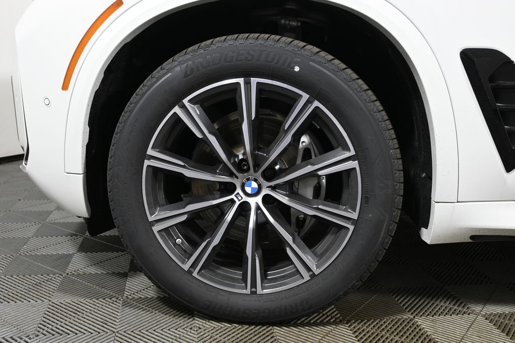 Used 2026 White BMW xDrive40i image 12