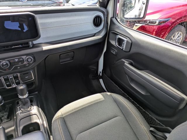 Used 2025 White Jeep Sport S image 17