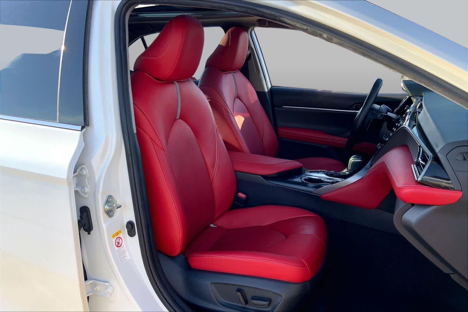 Used 2019 Wind Chill Pearl Toyota XSE image 9