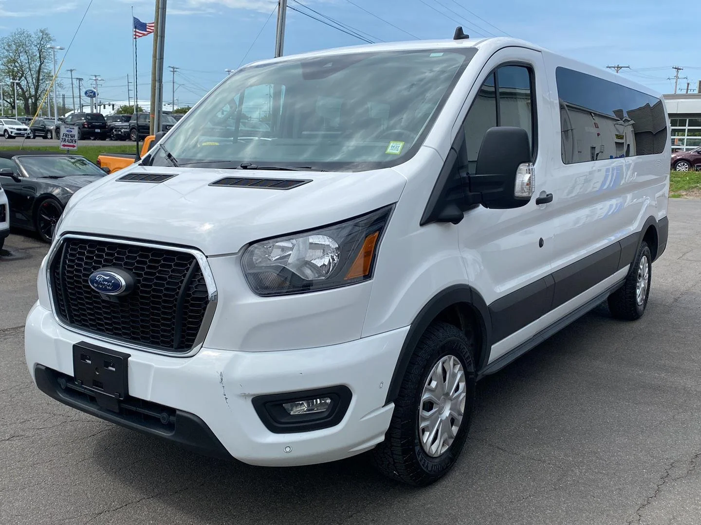 Used 2023 Oxford White Ford 350 XLT image 3