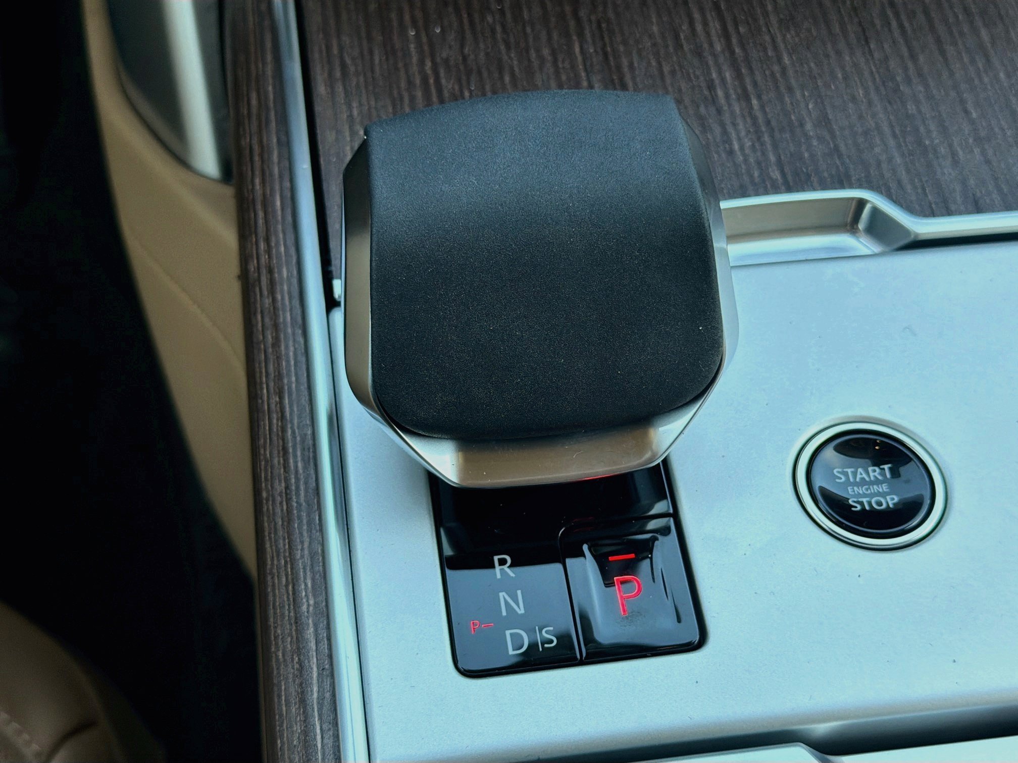 New 2026 Fuji White Land Rover SE image 30