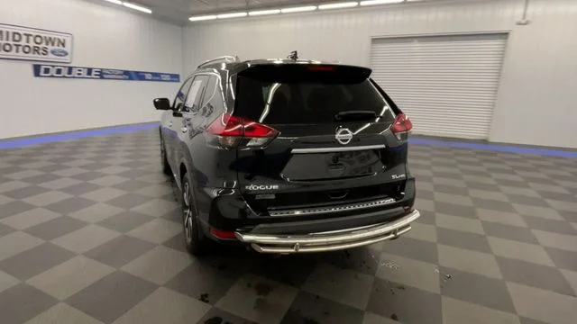 Used 2018 Magnetic Black Nissan SL image 7