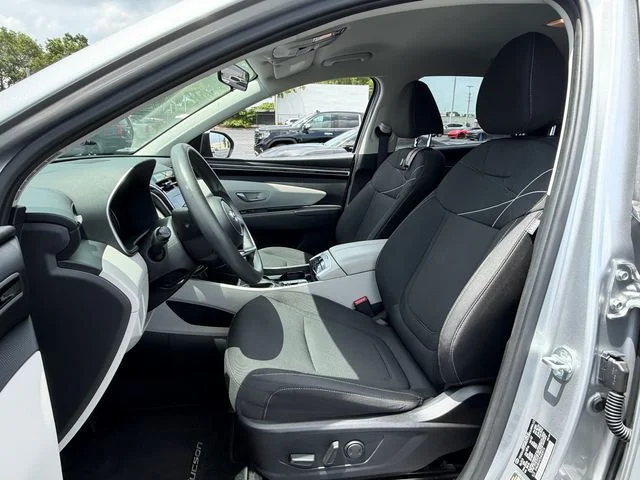 Used 2022 Silver Hyundai SEL image 9