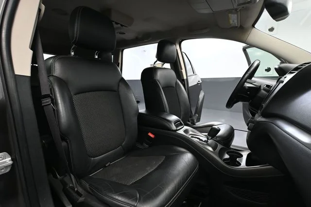 Used 2017 Gray Dodge Crossroad image 46