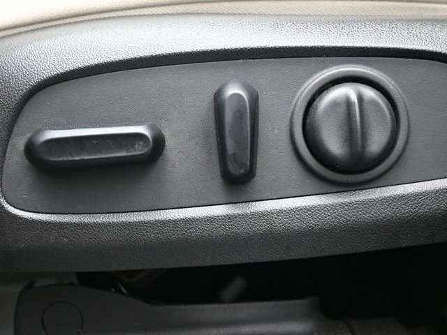 Used 2020 White Buick Select image 9