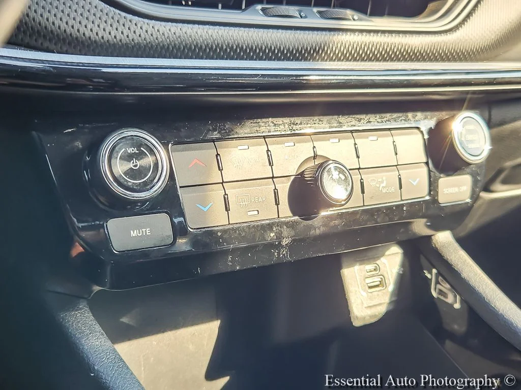 Used 2022 Silver Jeep Trailhawk image 14