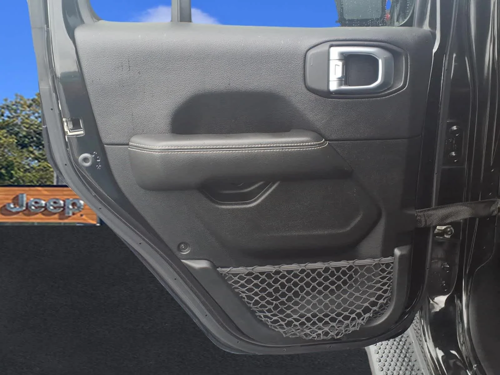 Used 2020 Black Clearcoat Jeep Sahara image 28