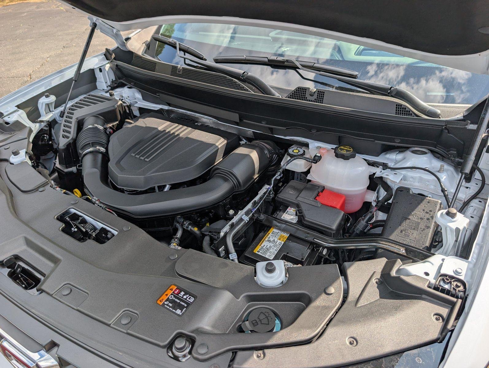 New 2026 Glacier White Tricoat GMC Elevation image 35