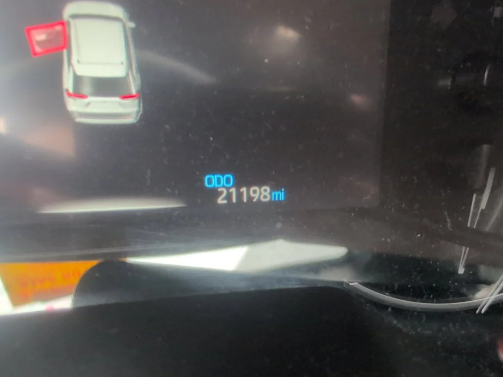 Used 2025 White Toyota XLE image 3