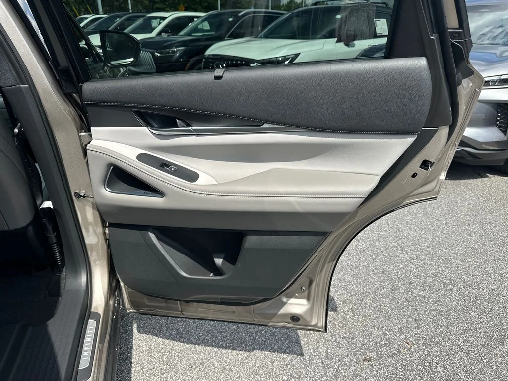 Used 2026 Silver INFINITI LUXE image 14